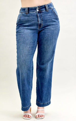Close up view of curvy Model wearing Everly Wide-Legged Jeans by Judy Blue showcasing the wide-leg silhouette and 4-way stretch denim.