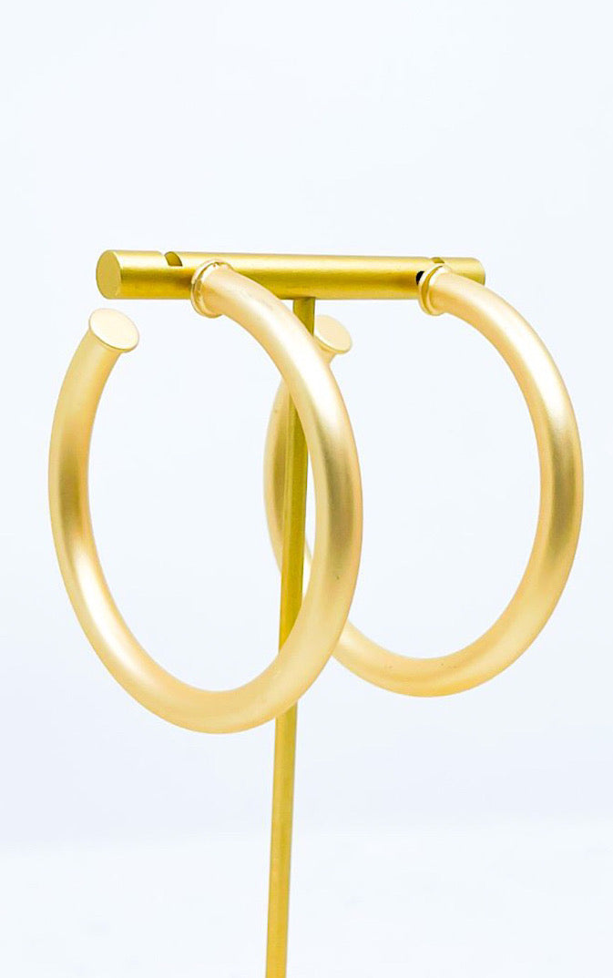 Gold hoop earrings 2.5” , 2.25”