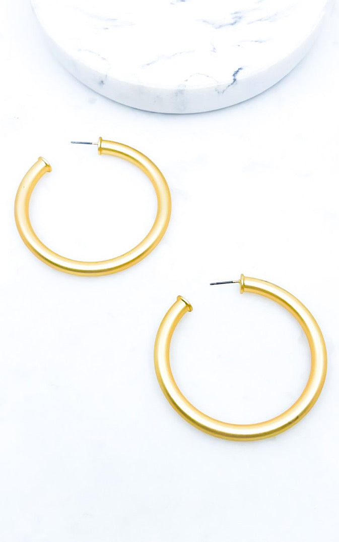 Gold hoop earrings 2.5”, 2.25”